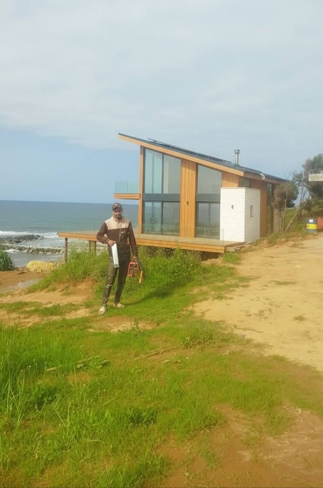 Cabane modulaire avec terrasse livrée en bord de mer