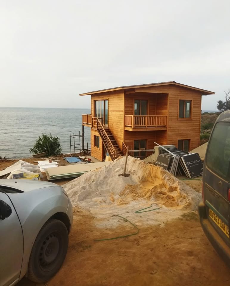 Chalet bois R+1 avec balcon livré en bord de mer
